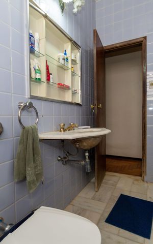 Casa à venda com 720m², 8 quartos e 8 vagas Casa à venda com 720m², 8 quartos e 8 vagasBanheiro 1
