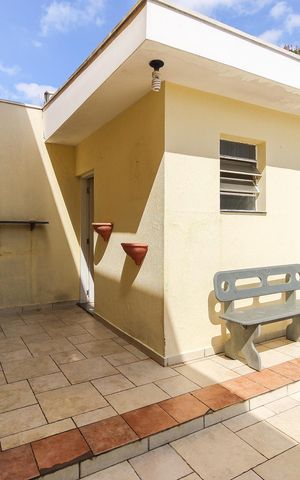 Casa à venda com 300m², 3 quartos e 4 vagas Casa à venda com 300m², 3 quartos e 4 vagasÁrea Externa - Piscina