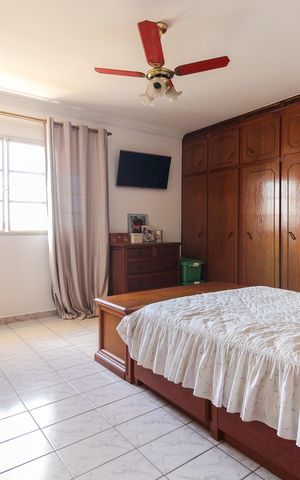 Casa à venda com 300m², 3 quartos e 4 vagas Casa à venda com 300m², 3 quartos e 4 vagasSuíte