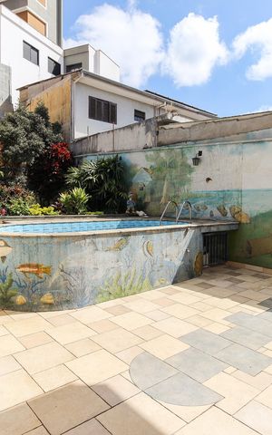 Casa à venda com 300m², 3 quartos e 4 vagas Casa à venda com 300m², 3 quartos e 4 vagasÁrea Externa - Piscina