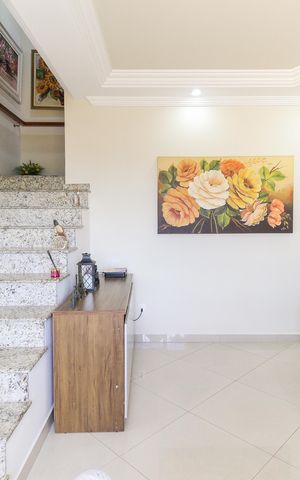Casa à venda com 300m², 3 quartos e 4 vagas Casa à venda com 300m², 3 quartos e 4 vagasSala