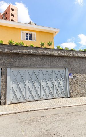 Casa à venda com 300m², 3 quartos e 4 vagas Casa à venda com 300m², 3 quartos e 4 vagasFachada