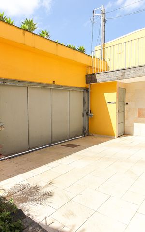 Casa à venda com 300m², 3 quartos e 4 vagas Casa à venda com 300m², 3 quartos e 4 vagasGaragem
