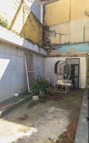 Casa à venda com 300m², 3 quartos e 4 vagas Casa à venda com 300m², 3 quartos e 4 vagasÁrea Externa - Jardim