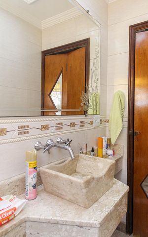 Casa à venda com 300m², 3 quartos e 4 vagas Casa à venda com 300m², 3 quartos e 4 vagasLavabo
