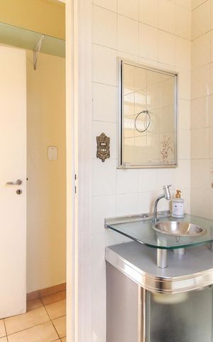 Casa à venda com 300m², 3 quartos e 4 vagas Casa à venda com 300m², 3 quartos e 4 vagasBanheiro da Edícula