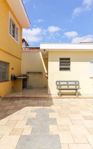 Casa à venda com 300m², 3 quartos e 4 vagas Casa à venda com 300m², 3 quartos e 4 vagasÁrea Externa - Piscina
