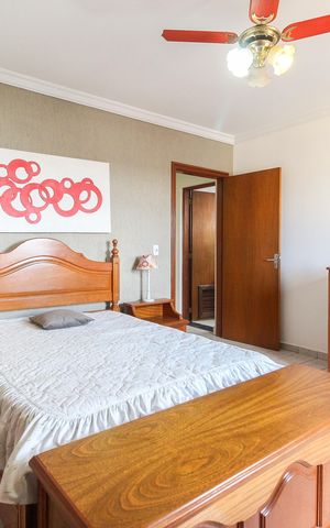 Casa à venda com 300m², 3 quartos e 4 vagas Casa à venda com 300m², 3 quartos e 4 vagasSuíte