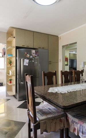 Casa à venda com 300m², 3 quartos e 4 vagas Casa à venda com 300m², 3 quartos e 4 vagasCozinha