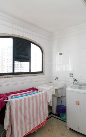 Apartamento à venda com 669m², 5 quartos e 5 vagas Apartamento à venda com 669m², 5 quartos e 5 vagasÁrea de Serviço