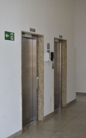 Apartamento à venda com 55m², 2 quartos e 1 vagaElevadores