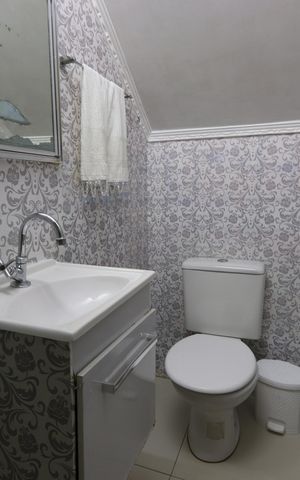 Casa à venda com 160m², 3 quartos e 2 vagasLavabo