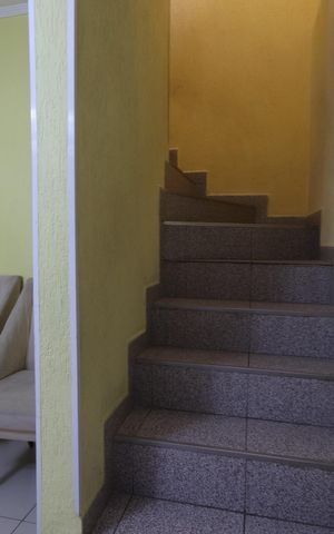 Casa à venda com 160m², 3 quartos e 2 vagasEscadas
