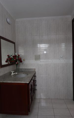 Casa à venda com 160m², 3 quartos e 2 vagasBanheiro da Suíte