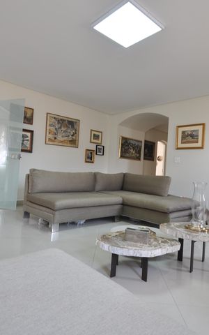 Casa para alugar com 650m², 4 quartos e 4 vagasSala de estar