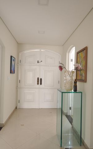 Casa para alugar com 650m², 4 quartos e 4 vagasHall de entrada