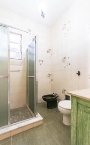 Casa à venda com 220m², 5 quartos e 1 vagaBanheiro da Suíte