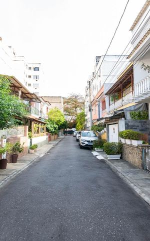 Casa à venda com 220m², 5 quartos e 1 vagaFachada