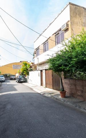 Casa à venda com 220m², 5 quartos e 1 vagaFachada