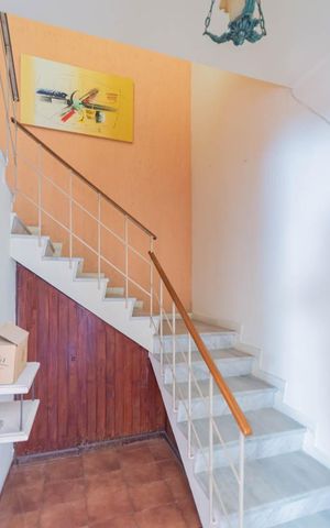 Casa à venda com 220m², 5 quartos e 1 vagaEscada