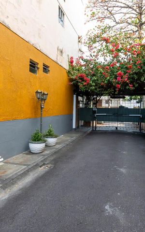 Casa à venda com 220m², 5 quartos e 1 vagaFachada