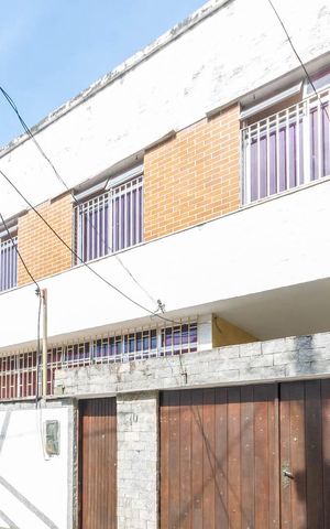 Casa à venda com 220m², 5 quartos e 1 vagaFachada