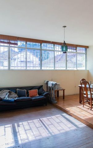 Casa à venda com 220m², 5 quartos e 1 vagaSala