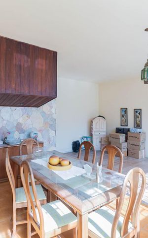 Casa à venda com 220m², 5 quartos e 1 vagaSala