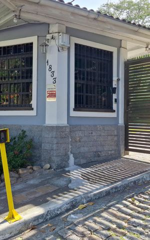 Casa de condomínio à venda com 280m², 4 quartos e 2 vagas Casa de condomínio à venda com 280m², 4 quartos e 2 vagasFachada