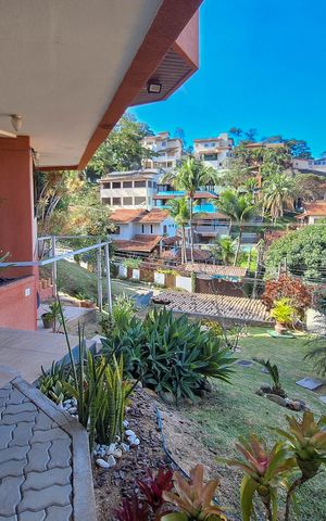 Casa de condomínio à venda com 280m², 4 quartos e 2 vagas Casa de condomínio à venda com 280m², 4 quartos e 2 vagasQuintal
