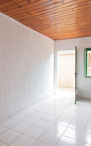 Casa à venda com 179m², 5 quartos e 4 vagas Casa à venda com 179m², 5 quartos e 4 vagasSala - Casa 2