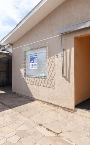 Casa à venda com 179m², 5 quartos e 4 vagas Casa à venda com 179m², 5 quartos e 4 vagasFachada