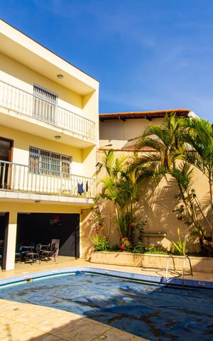 Casa à venda com 300m², 3 quartos e 5 vagasÁrea comum - Piscina