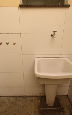 Casa de condomínio à venda com 81m², 2 quartos e 1 vagaÁrea de Serviço