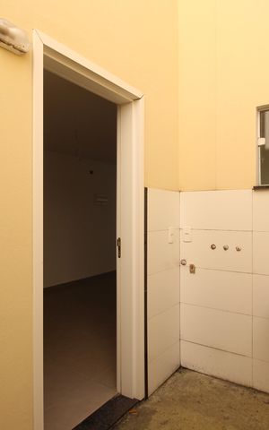 Casa de condomínio à venda com 81m², 2 quartos e 1 vagaÁrea de Serviço