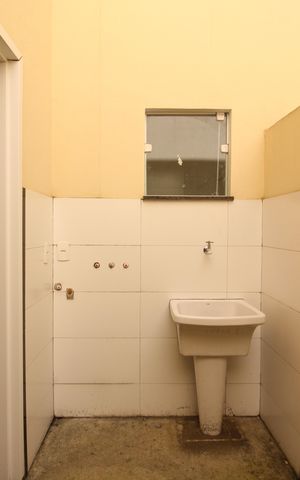 Casa de condomínio à venda com 81m², 2 quartos e 1 vagaÁrea de Serviço