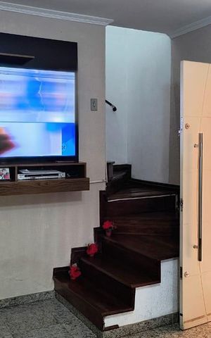 Casa à venda com 120m², 3 quartos e 2 vagas Casa à venda com 120m², 3 quartos e 2 vagasSala
