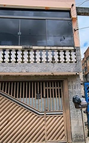 Casa à venda com 120m², 3 quartos e 2 vagas Casa à venda com 120m², 3 quartos e 2 vagasFachada