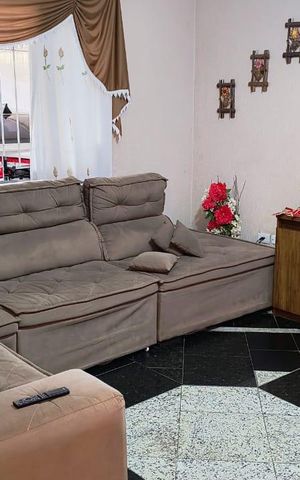 Casa à venda com 120m², 3 quartos e 2 vagas Casa à venda com 120m², 3 quartos e 2 vagasSala