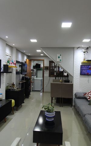 Casa à venda com 316m², 4 quartos e 2 vagasSala