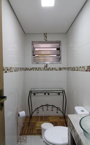 Casa à venda com 316m², 4 quartos e 2 vagasLavabo
