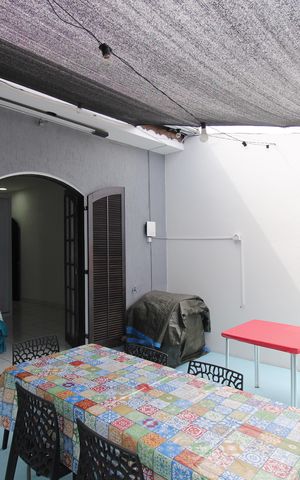 Casa à venda com 316m², 4 quartos e 2 vagasVaranda da Suite