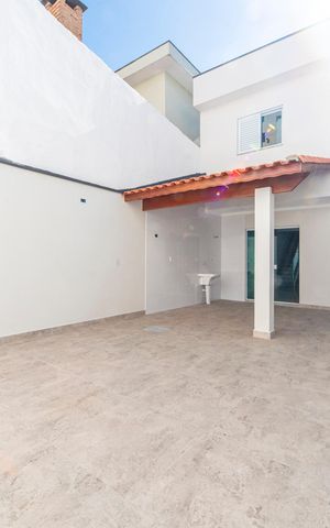 Casa à venda com 190m², 3 quartos e 4 vagas Casa à venda com 190m², 3 quartos e 4 vagasQuintal Fundos
