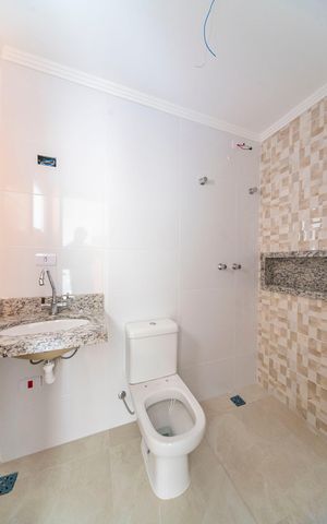 Casa à venda com 190m², 3 quartos e 4 vagas Casa à venda com 190m², 3 quartos e 4 vagasBanheiro da Suíte 2