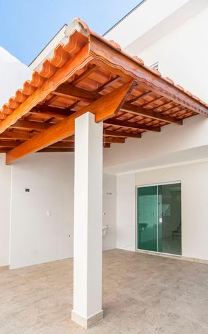 Casa à venda com 190m², 3 quartos e 4 vagas Casa à venda com 190m², 3 quartos e 4 vagasQuintal Fundos