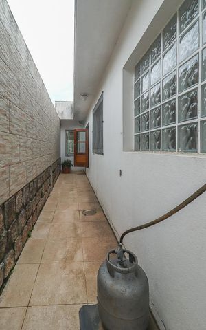 Casa à venda com 150m², 3 quartos e 4 vagasCorredor externo