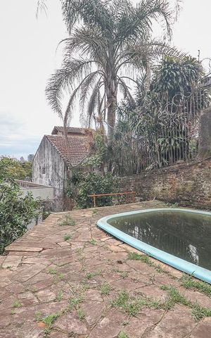 Casa à venda com 150m², 3 quartos e 4 vagasFundos