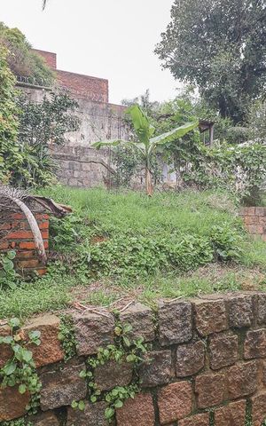 Casa à venda com 150m², 3 quartos e 4 vagasFundos