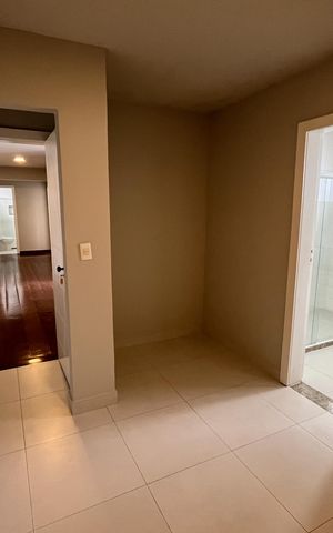 Casa à venda com 565m², 7 quartos e 3 vagasSuíte