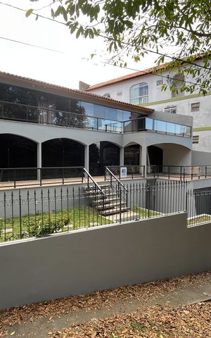 Casa à venda com 565m², 7 quartos e 3 vagasFachada